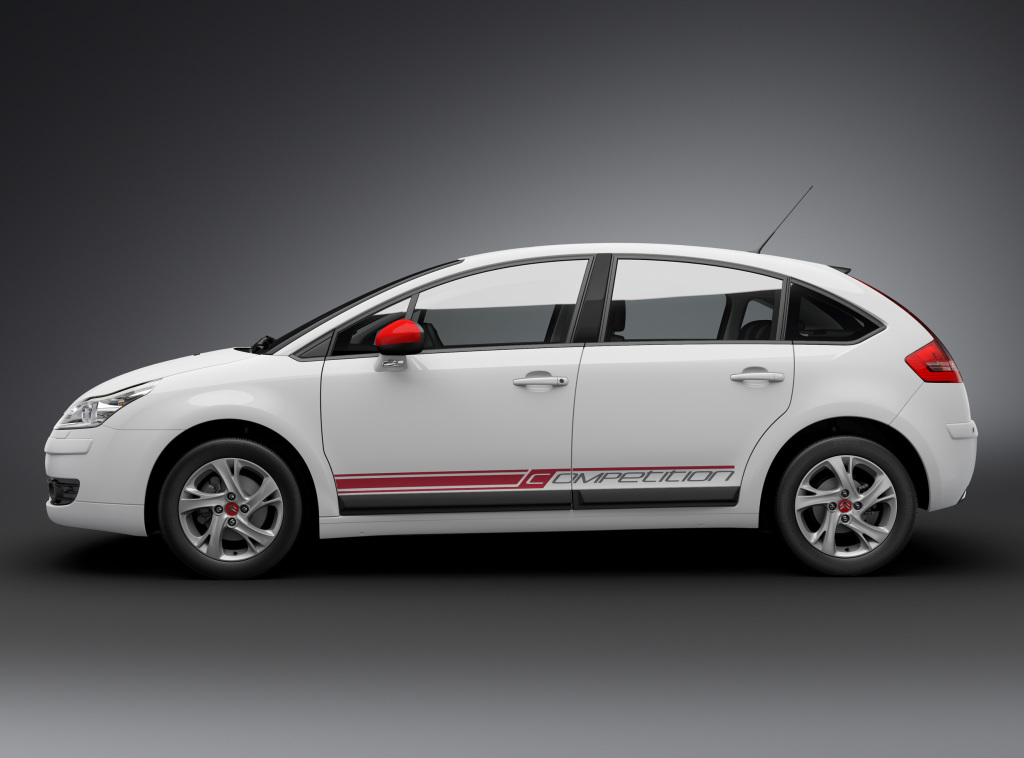 Foto lateral do Citroen C4 Competition.