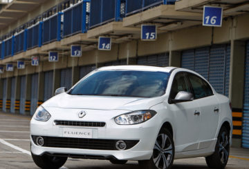 Foto frontal do Renault Fluence GT Sport (2013-2014).