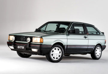 Foto do Volkswagen Gol GTS (1987-1994), visto de frente.