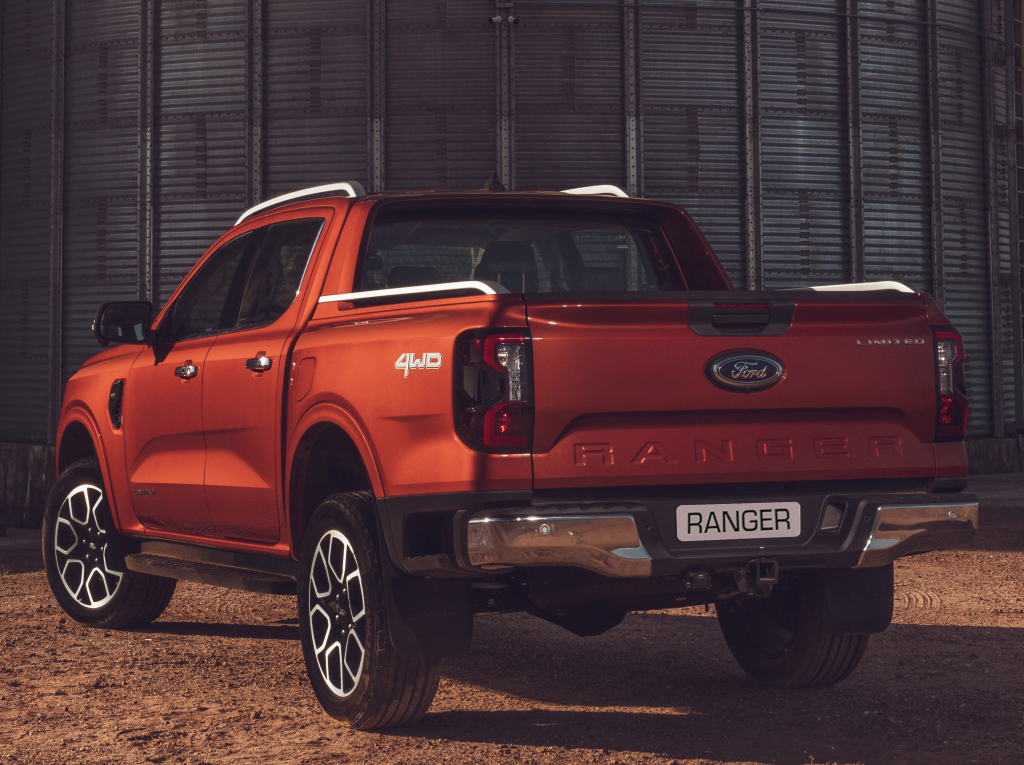 Foto traseira da Ford Ranger Limited 3.0 V6 4x4 2026.
