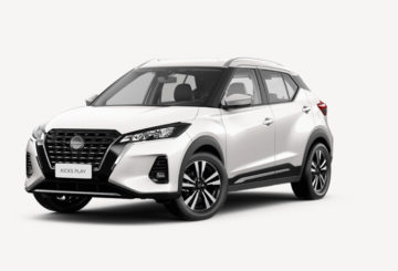 Foto frontal do Nissan Kicks Play Sense 2025.